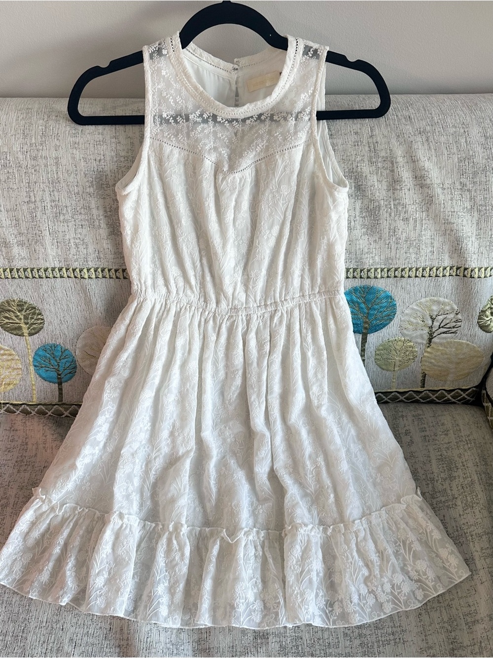 Girls' White Lace Dress - Sleeveless Ruffle Hem